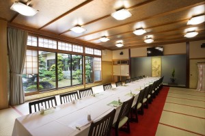 29.07.05. 広間 赤毛氈